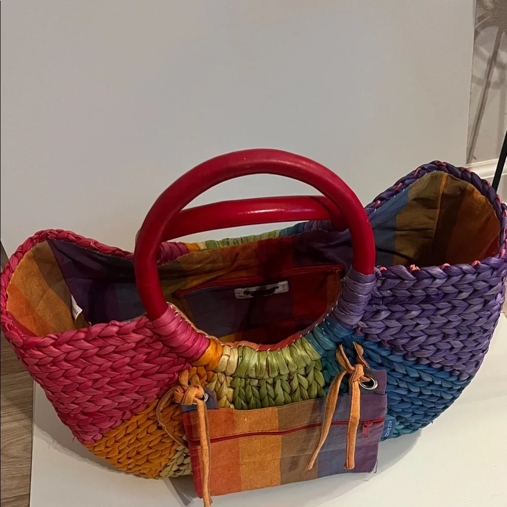 1986 Colorful Woven Tote Bag with Red Handles - Picture 2 of 3